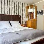 Hotel Malinowski Lesny