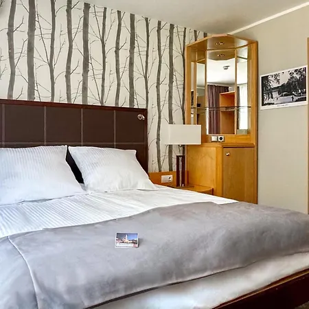 Hotel Malinowski Lesny