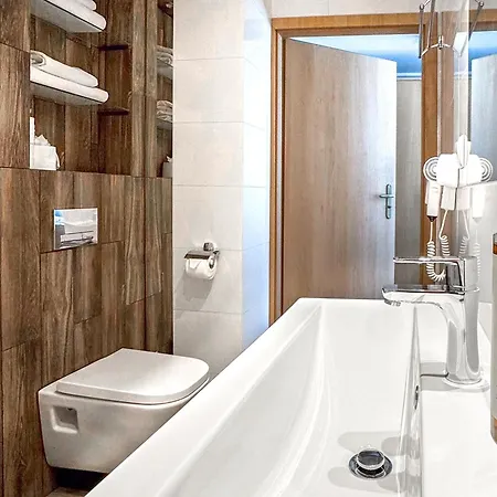 Malinowski Lesny Hotel 3*