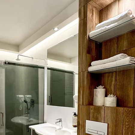 Malinowski Lesny Hotel *