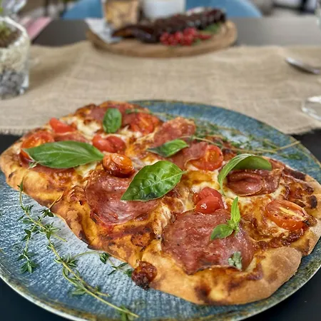 Hotel Malinowski Lesny *