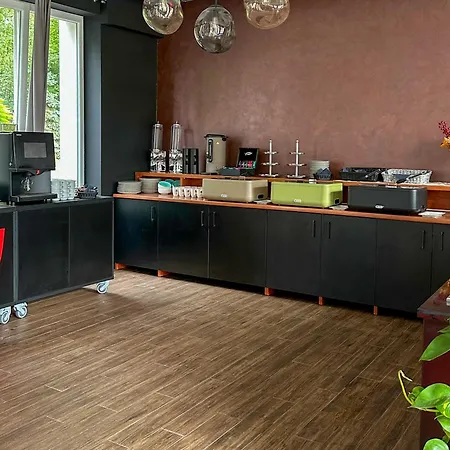 Hotel Malinowski Lesny *