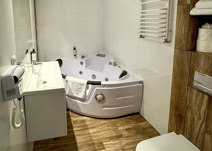 מלון Malinowski Lesny