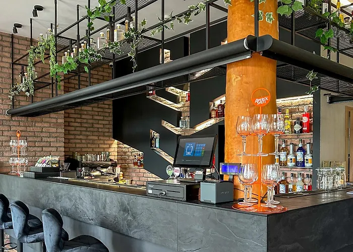 Malinowski Lesny מלון *