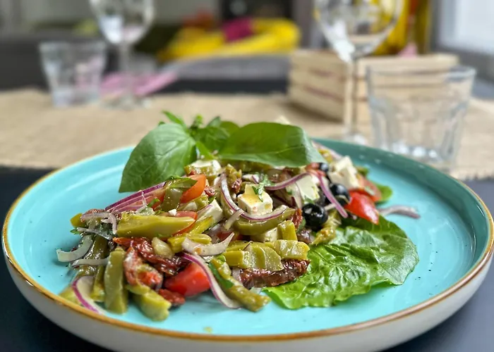 Malinowski Lesny מלון *